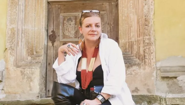 Ioana-Craciunescu-poet-tabara-folk-calafat-folk-romanesc-artisti-folk-folkisti-cantareti-folk-muzica-romaneasca