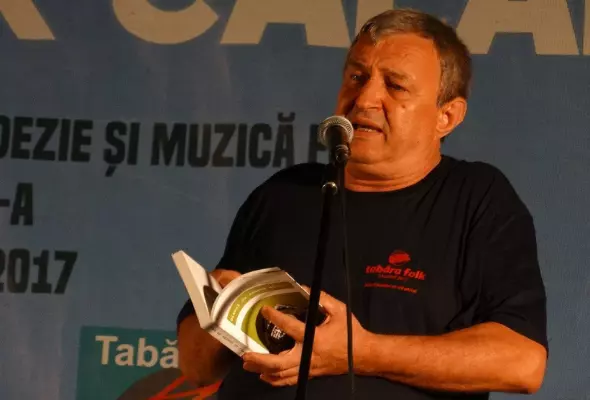 Spiridon-Popescu-poet-tabara-folk-calafat-poeti-romani-folk-romanesc-artisti-folk-folkisti-cantareti-folk-muzica-romaneasca-APLOMB